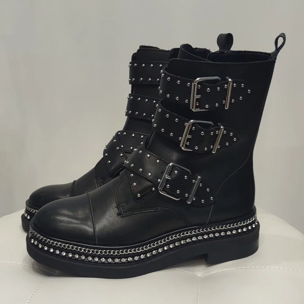 Vince Camuto black Leather studded buckle biker hiking boots Bobette Women's 6 - Picture 2 of 10